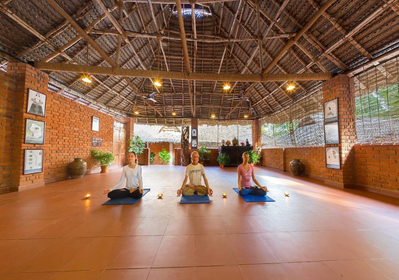 Soma Manaltheeram Ayurveda Beachvillage Kovalam Exteriör bild