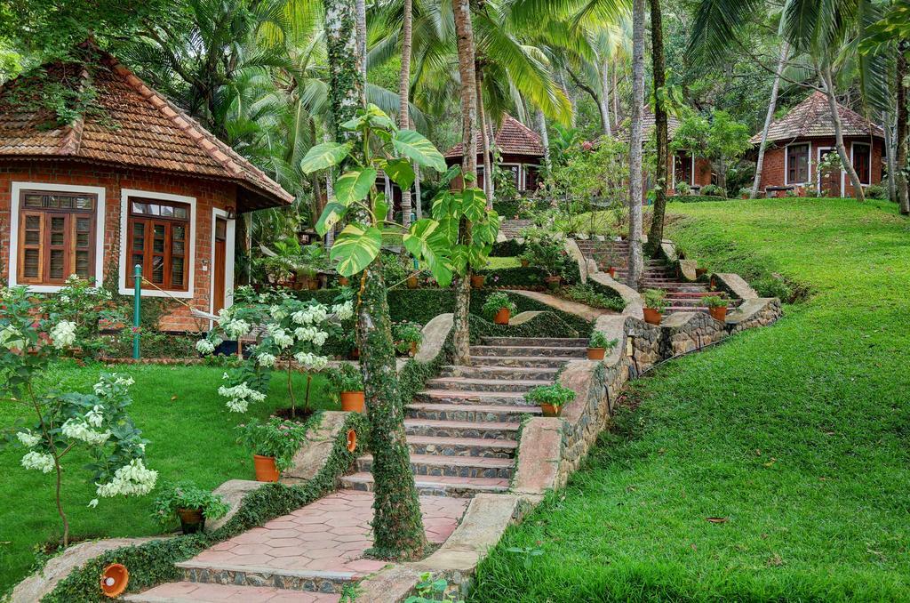 Soma Manaltheeram Ayurveda Beachvillage Kovalam Exteriör bild