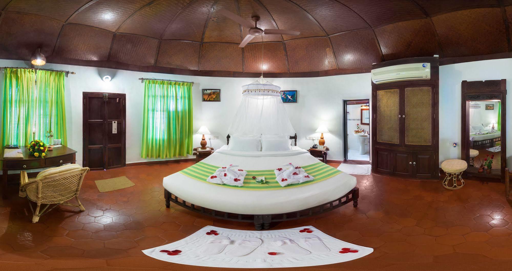 Soma Manaltheeram Ayurveda Beachvillage Kovalam Exteriör bild