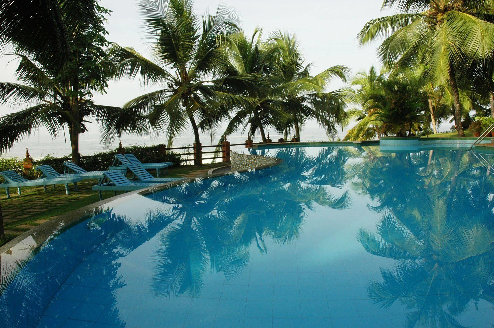 Soma Manaltheeram Ayurveda Beachvillage Kovalam Exteriör bild