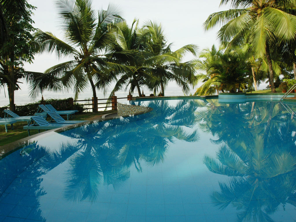 Soma Manaltheeram Ayurveda Beachvillage Kovalam Exteriör bild